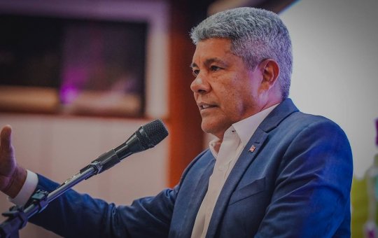 ‘Cheiro de golpe’: Jerônimo critica tarifaço de Trump e defende Lula