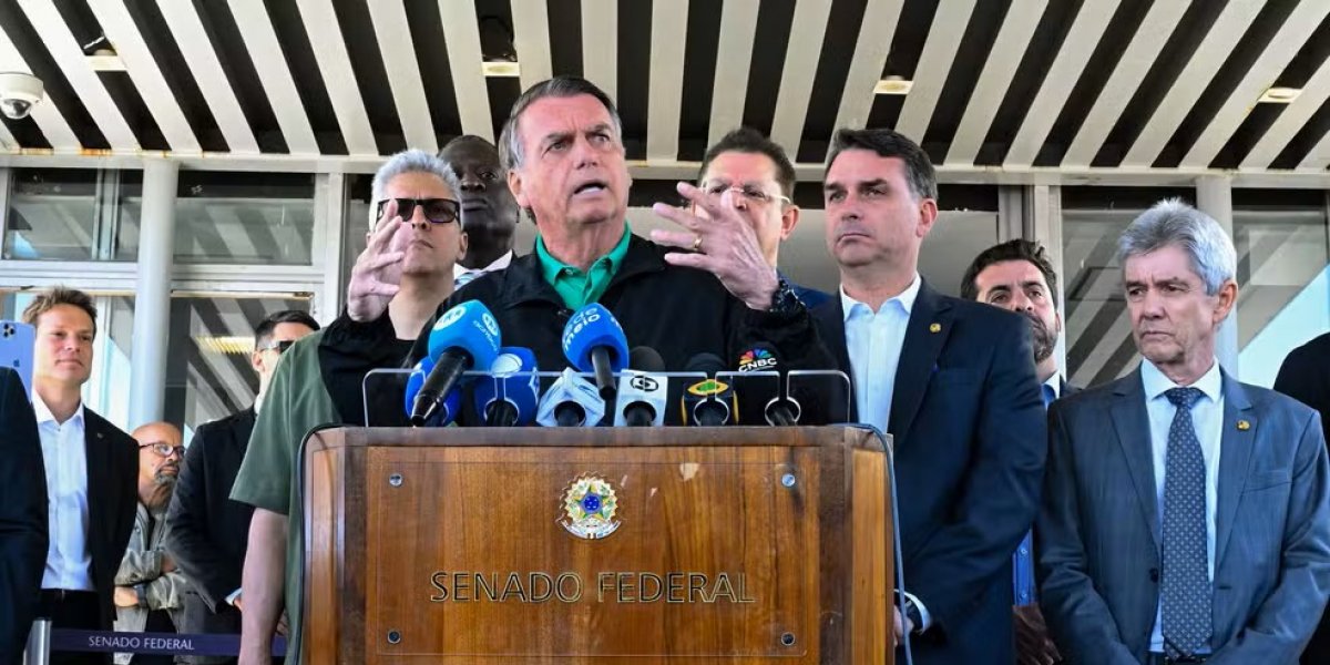 Bolsonaro se irrita em coletiva após ser questionado e rebate: “Você é repórter?”