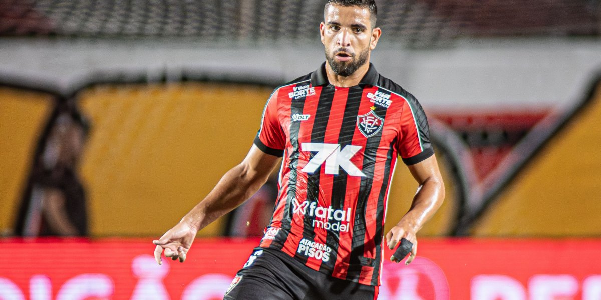 Pepê em ação na partida contra o Confiança