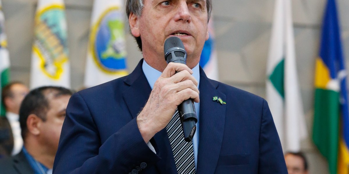 Bolsonaro falando em evento