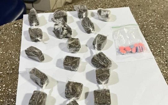 Homem é preso com drogas após tentativa de fuga em Teixeira de Freitas