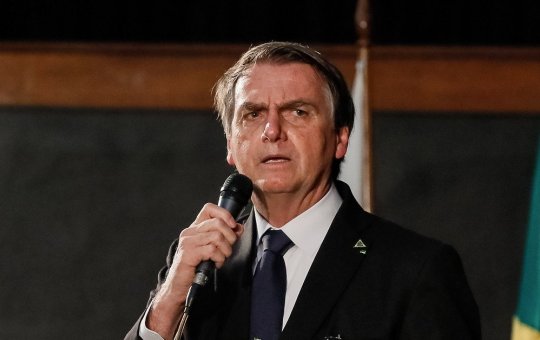 Bolsonaro nega ser dono de pen drive: "Vou perguntar à Michelle"