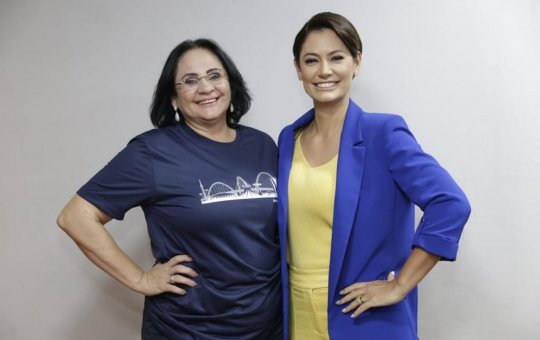 Damares Alves coloca Michelle Bolsonaro como a "maior liderança conservadora do país" a partir de agora