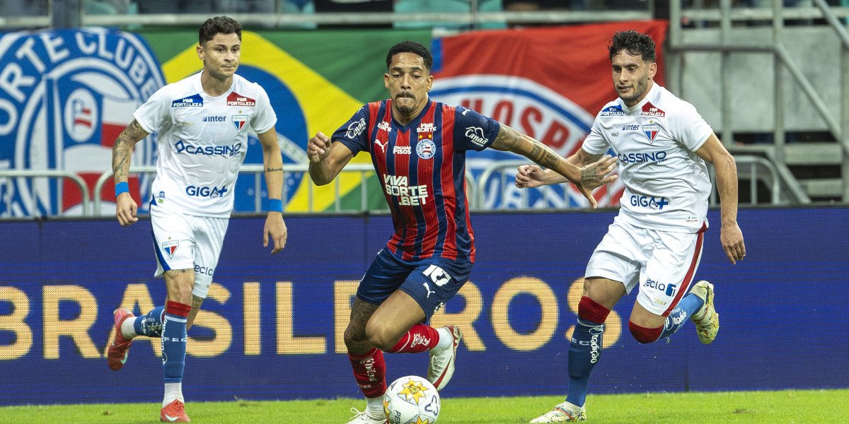 Gilberto corre com a bola