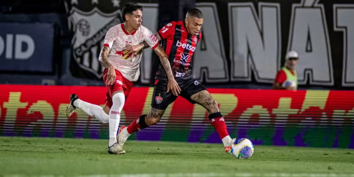 Jogadores do Vitória e Bragantino