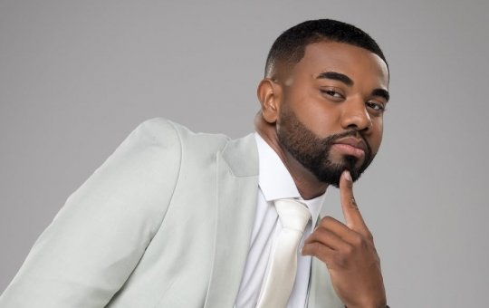 Davi Brito causa alvoroço ao chamar menino de “filho adotivo”, mas web esclarece