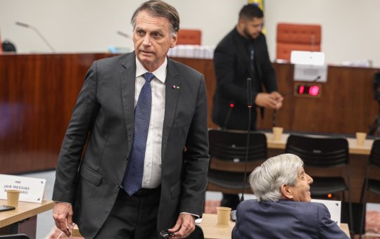 Moraes proíbe Bolsonaro de conceder entrevistas a redes sociais; prisão preventiva pode ser decretada