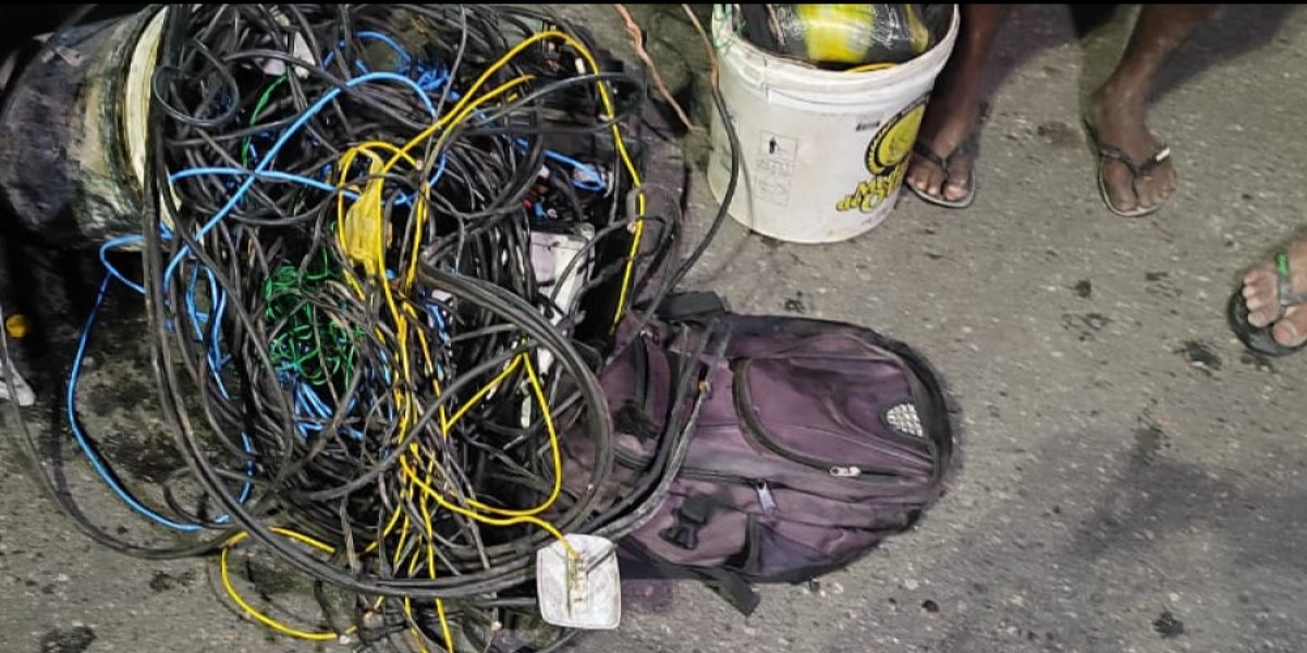 Cabos elétricos roubados pelos suspeitos