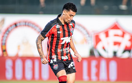 Após vitória contra o Bragantino, Baralhas cita tempo de treino como fator essencial para adaptação com novo treinador