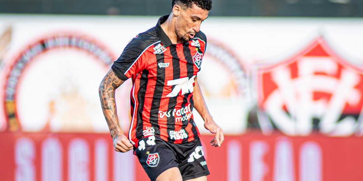 Gabriel Baralhas, volante do Vitória, na partida contra o Bragantino