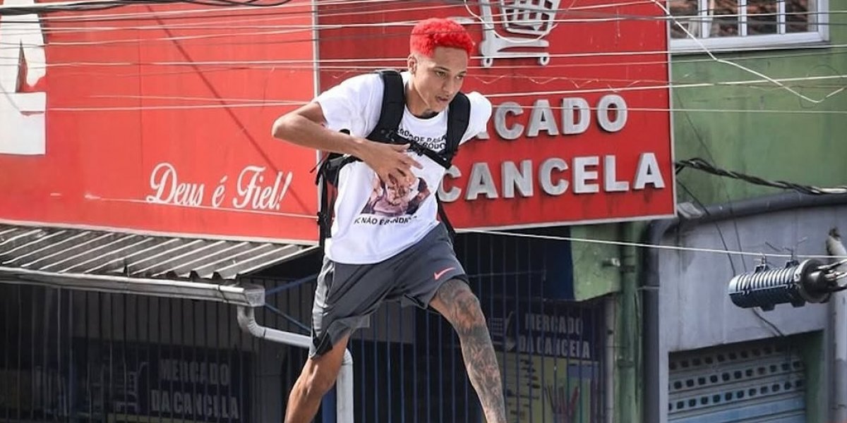 Oruam em cima de um Ônibus