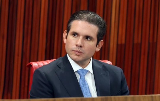 Bolsonaristas querem que EUA revoguem visto de Hugo Motta após embates na Câmara