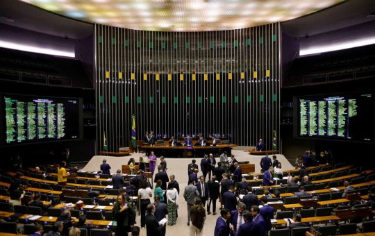 Bolsonaristas ignoram recesso e convocam sessões no Congresso em apoio a Bolsonaro