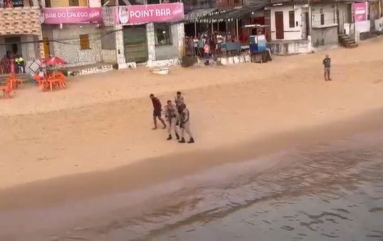Suspeito tenta fugir pelo mar e é preso por helicóptero do Graer em Salvador