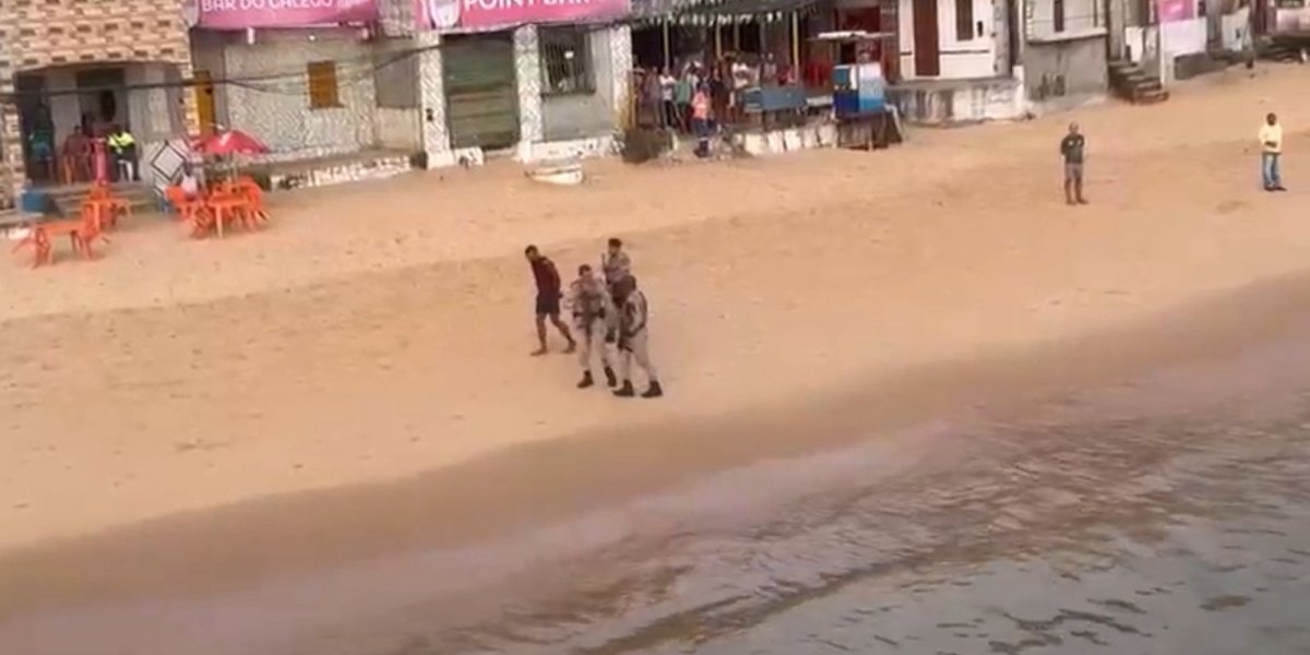 Suspeito tenta fugir pelo mar e é preso por helicóptero do Graer em Salvador
