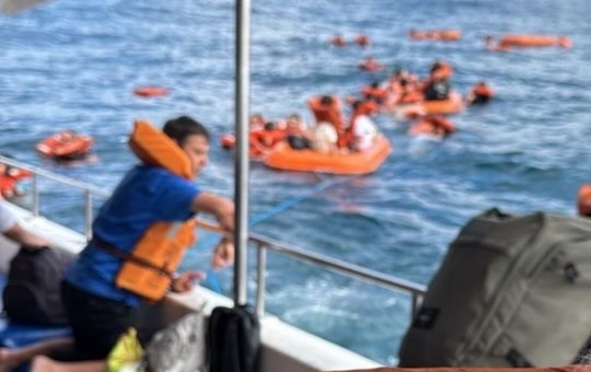 Embarcações colidem e naufragam durante travessia entre Salvador e Morro de São Paulo