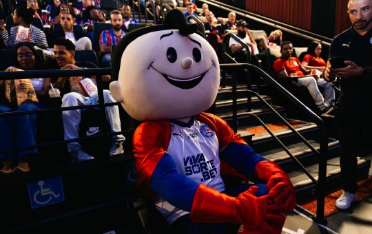 Do planeta Krypton à Fonte Nova: camisa do Superman estreia com virada, grito e história no Bahia