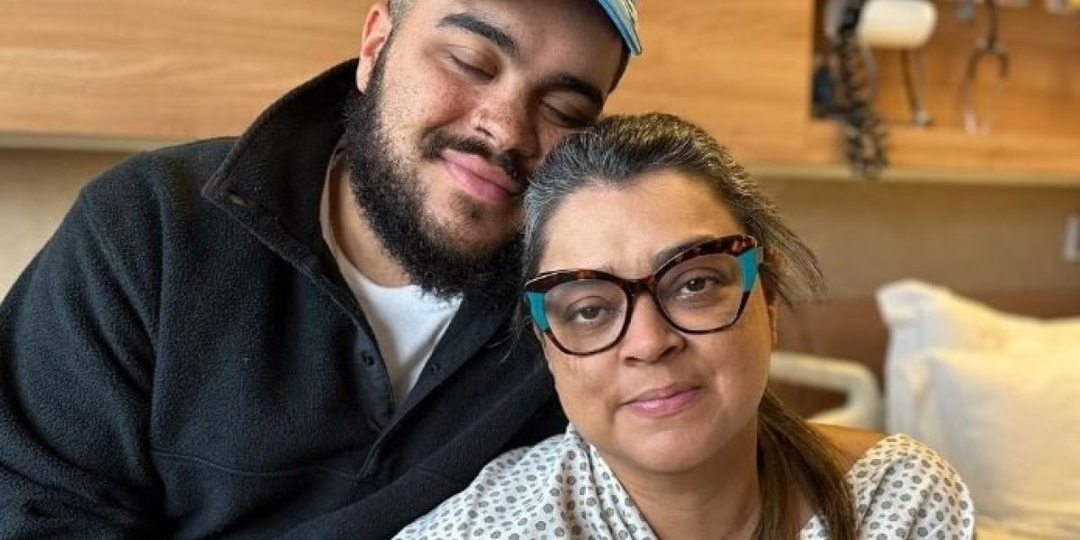 Franciso Gil ao lado da sua mãe Preta Gil