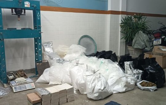 Motorista é preso após ser flagrado pela PM com grande quantidade de drogas em rodovia baiana