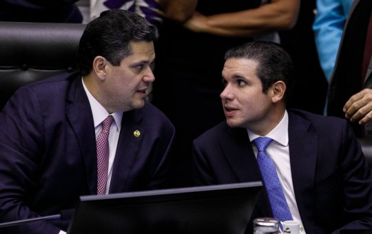 Trump mira presidentes da Câmara e do Senado por travas a pautas favoráveis a Bolsonaro