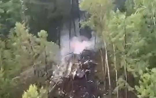 Avião comercial com dezenas de passageiros cai na Rússia