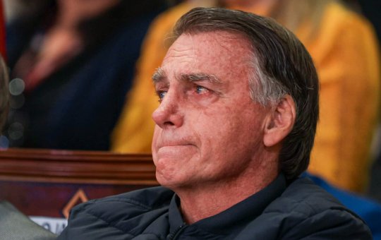 Bolsonaro vai à igreja após decisão de Moraes e chora com fala de Michelle