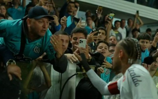 Torcedor que discutiu com Neymar grava vídeo pedindo desculpa: 'Usei algumas palavras de baixo calão'