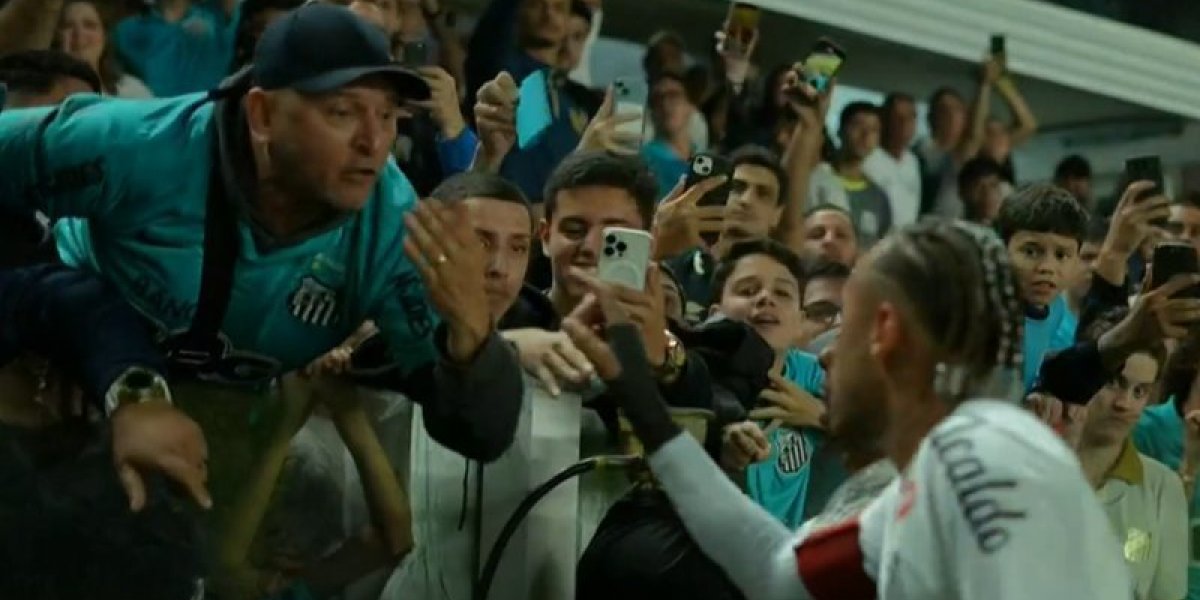 Momento entre a discussão do torcedor e Neymar