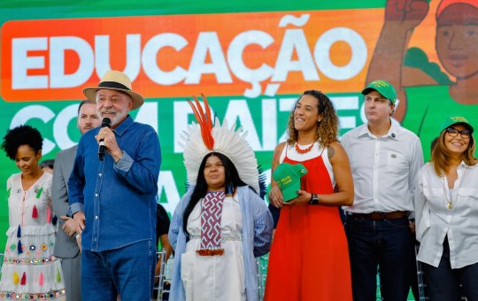 Lula faz duras críticas a Jair Bolsonaro e chama o ex-presidente de "fujão"