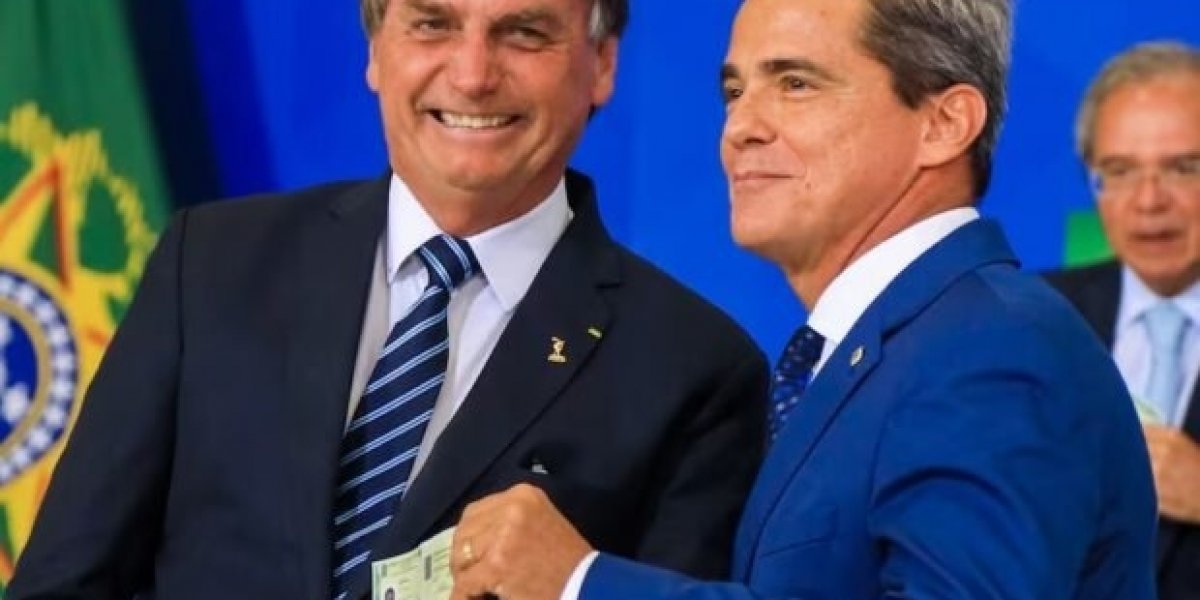 General Mario Fernandes ao lado de Jair Bolsonaro, ex-presidente do Brasil