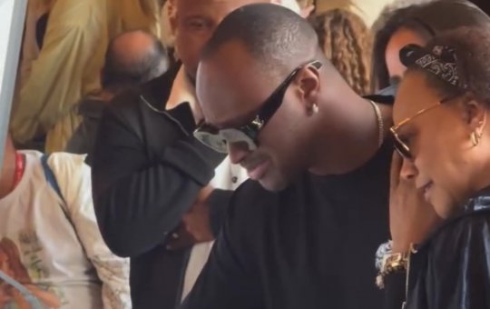 Thiaguinho cai em lágrimas e se despede de Preta Gil no Theatro Municipal