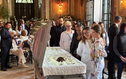 Celebridades prestam últimas homenagens a Preta Gil em velório no Rio de Janeiro