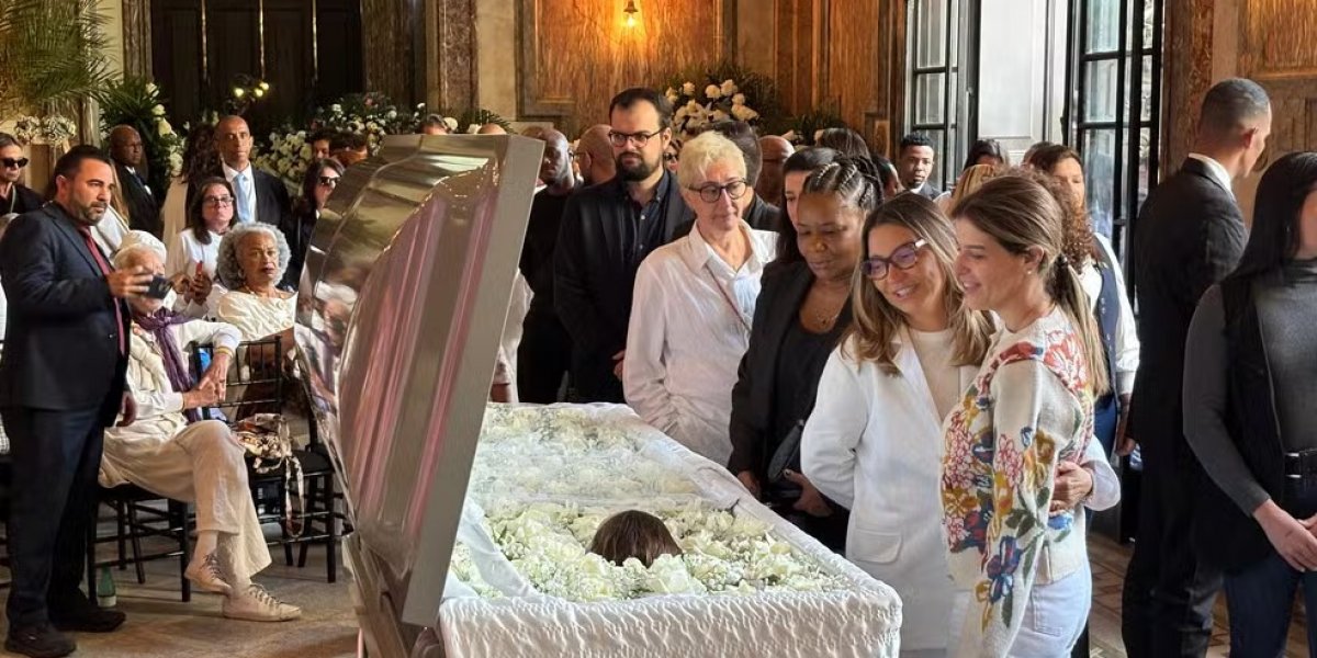 Celebridades prestam últimas homenagens a Preta Gil em velório no Rio de Janeiro