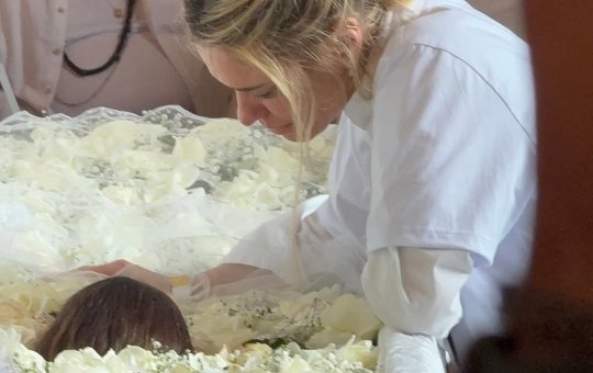  Carolina Dieckmann se emociona ao se despedir de Preta Gil: "Como você lutou…"
