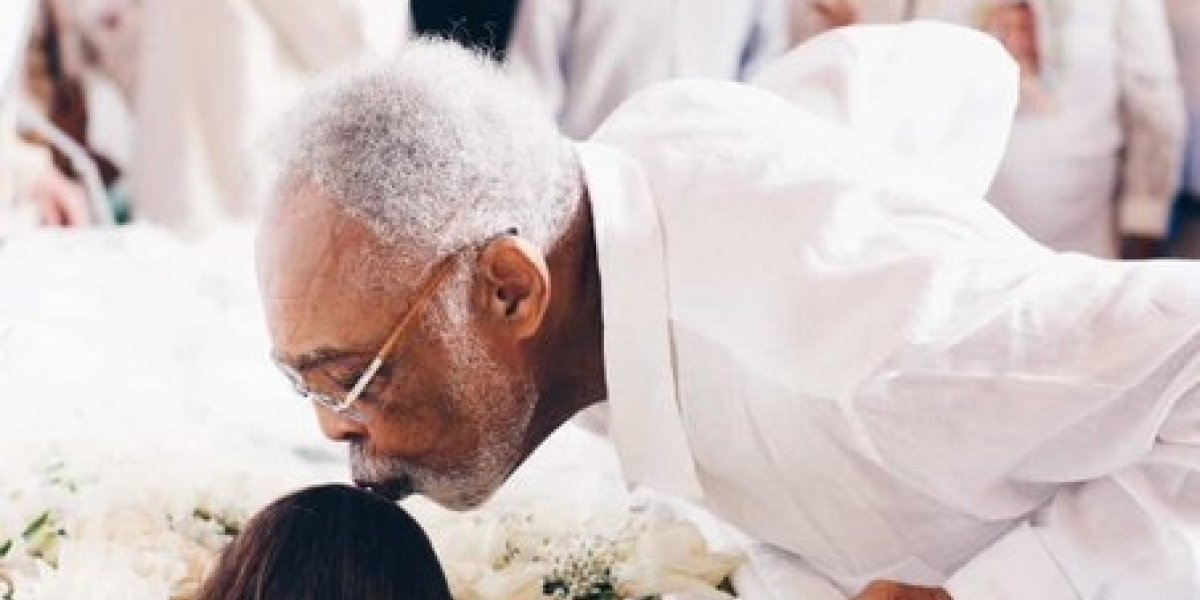 Gilberto Gil se despede da filha com beijo na testa