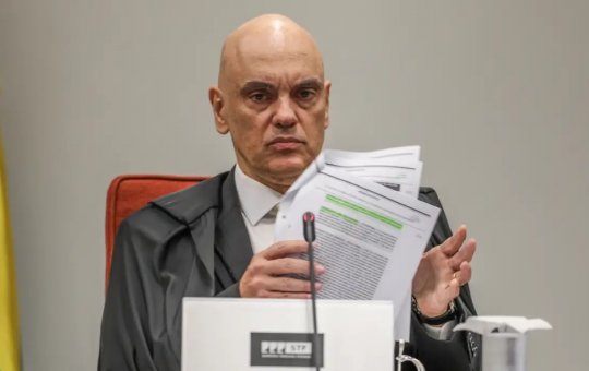 Moraes cita Hitler e proíbe novos acampamentos em frente ao STF: "Não se negocia a democracia"