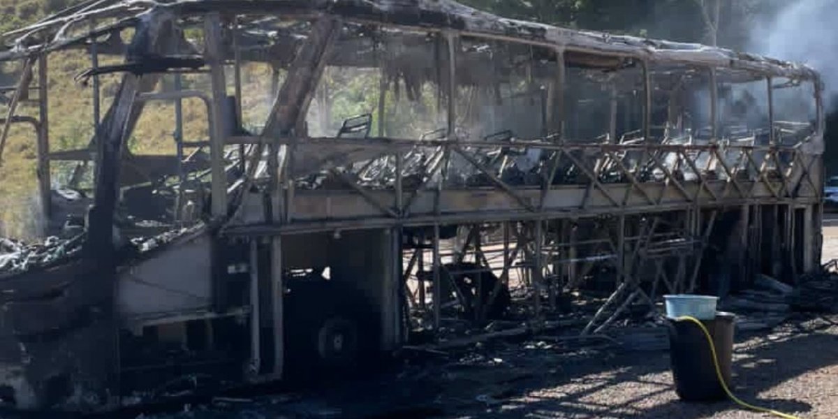 Ônibus da banda Djavú