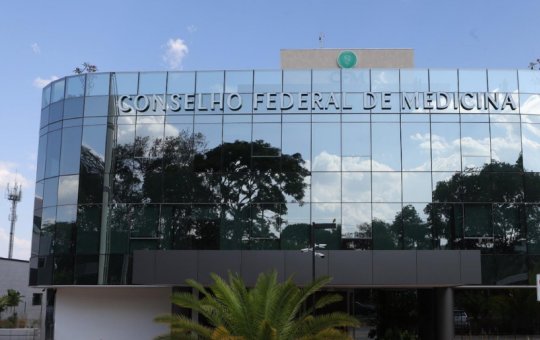 Conselho Federal de Medicina proíbe o uso de anestesia geral e sedação para realização de tatuagem