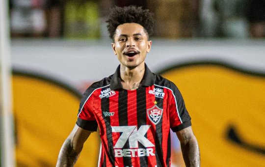 Vitória renova contrato com Matheuzinho; extensão vai até 2029