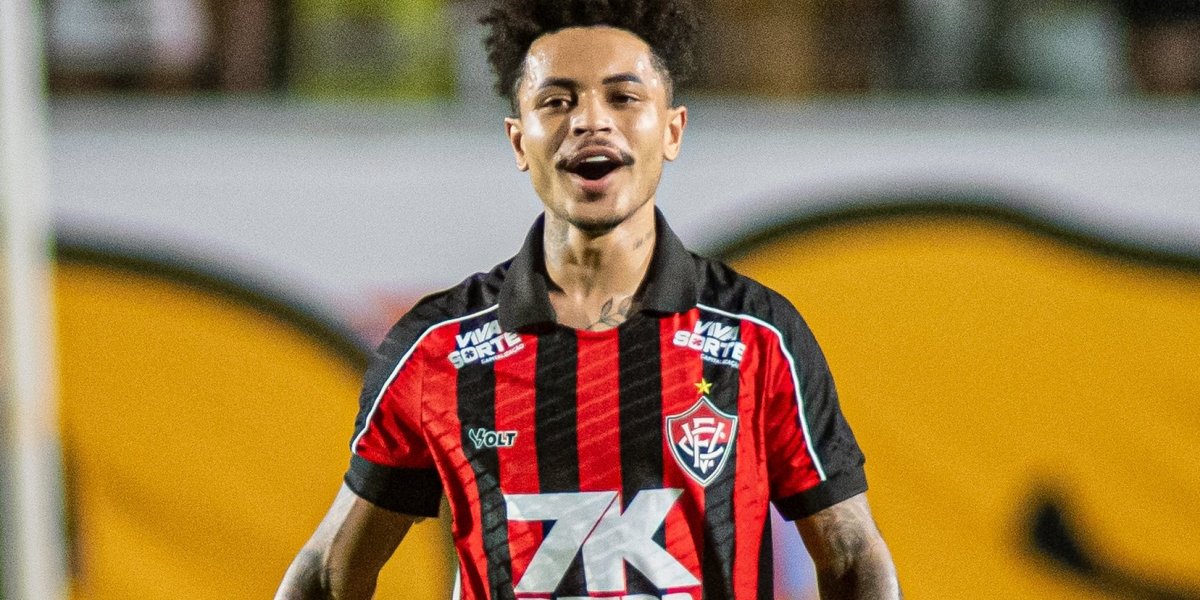 Matheuzinho em jogo contra o Flamengo