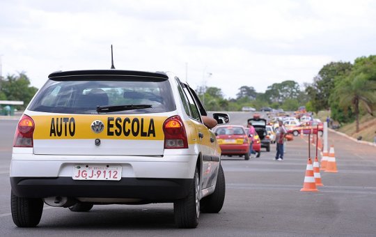 Autoescola pode deixar de ser obrigatória no Brasil; entenda