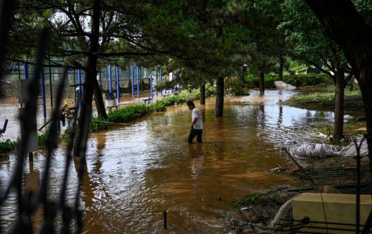 Fortes chuvas deixam mais de 30 mortos e 80 mil desabrigados em Pequim