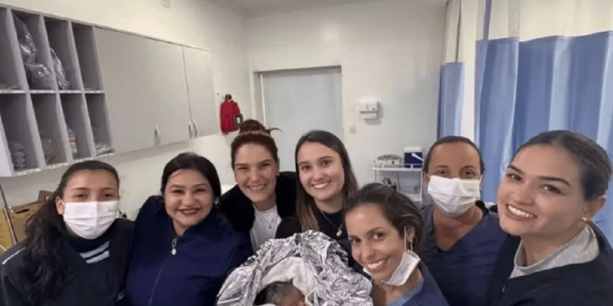 Duas médicas, quatro técnicas de enfermagem e uma enfermeira que participaram do parto