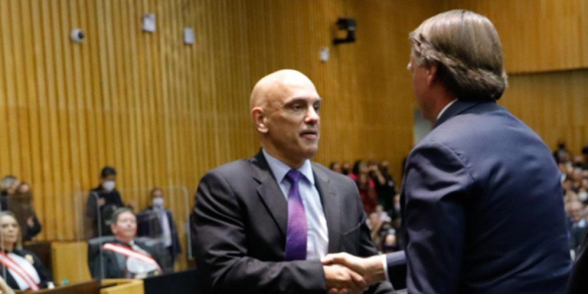 Celular de Bolsonaro tinha número de Moraes e mensagens enviadas a Fux, aponta PF