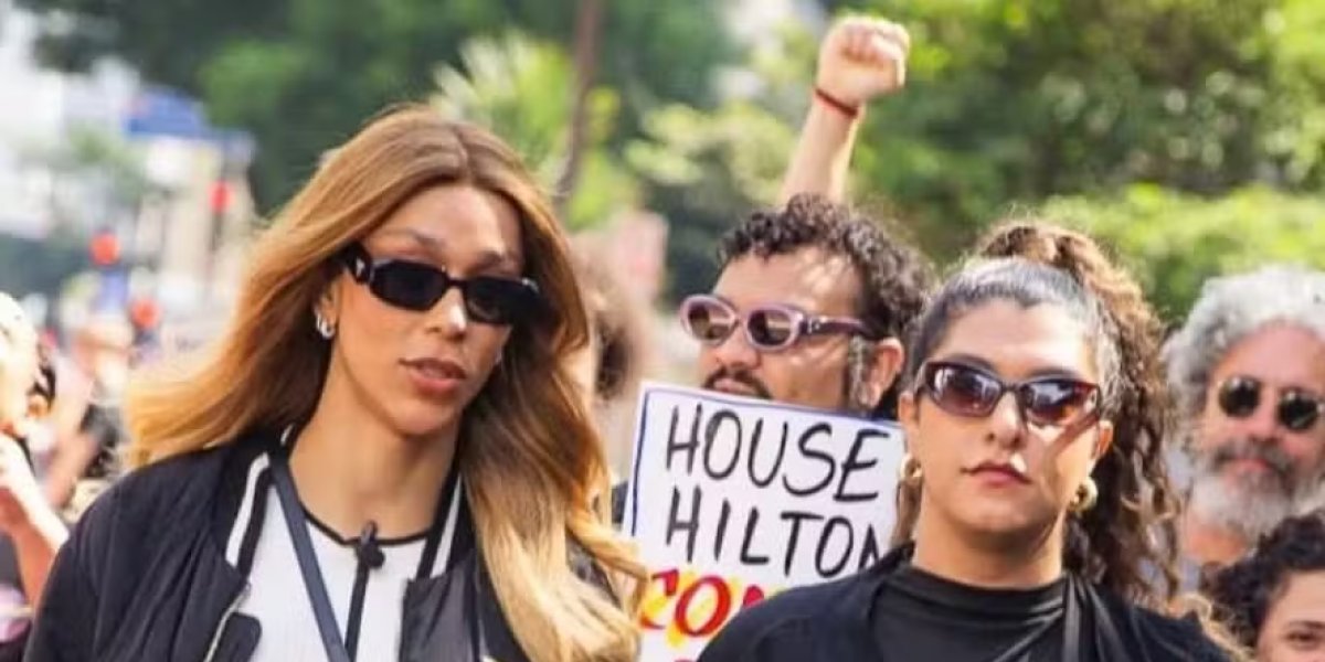 Erika Hilton reage à prisão de Zambelli com meme de reality de drags: “A fugitiva foi PRESA”