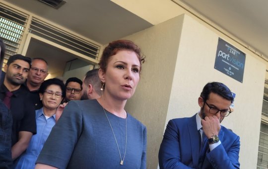 Carla Zambelli diz que não foi capturada, mas que se entregou voluntariamente