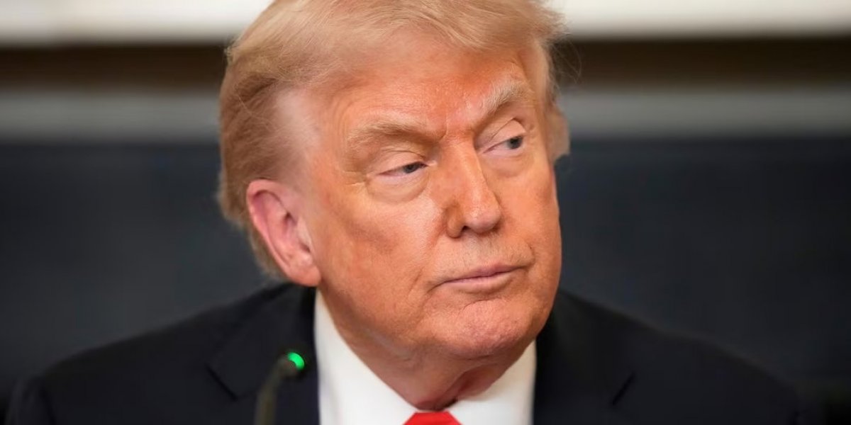 Trump assina ordem que implementa tarifa de 50% sobre o Brasil