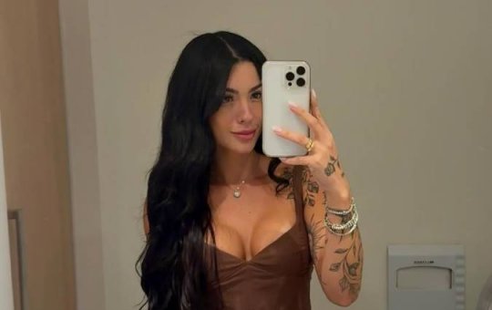 Namorada de Belo entra em polêmica sobre maternidade