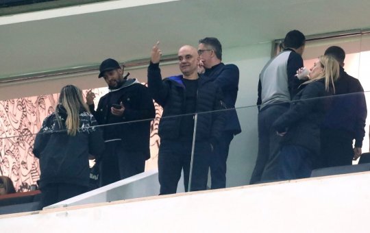 Moraes é flagrado fazendo gesto obsceno durante jogo entre Corinthians e Palmeiras