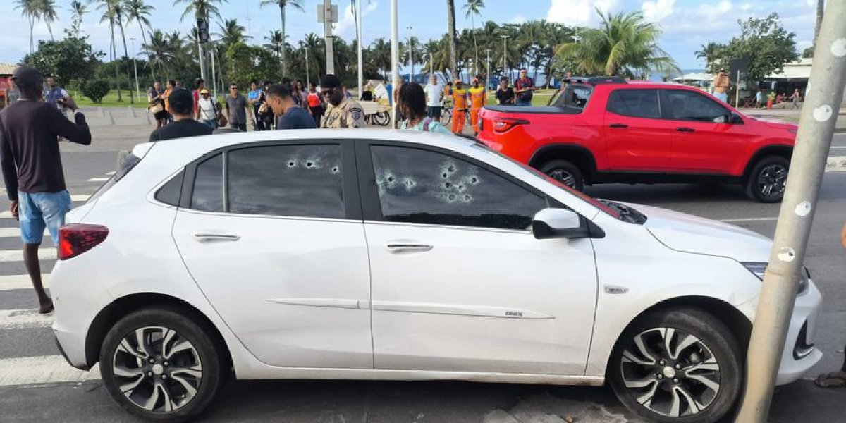 Carro marcado pelos tiros
